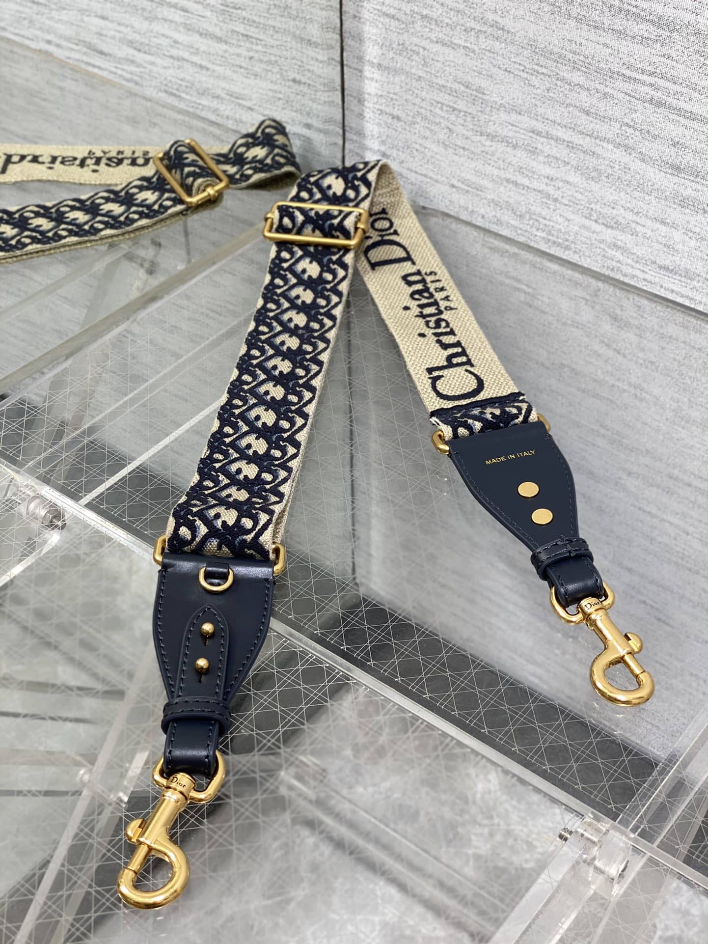 经典肩带【蓝D可调节】此款肩带是搭配Dior 包包的神器 刺绣制作镏金五金，长度95厘米（包括狗扣）